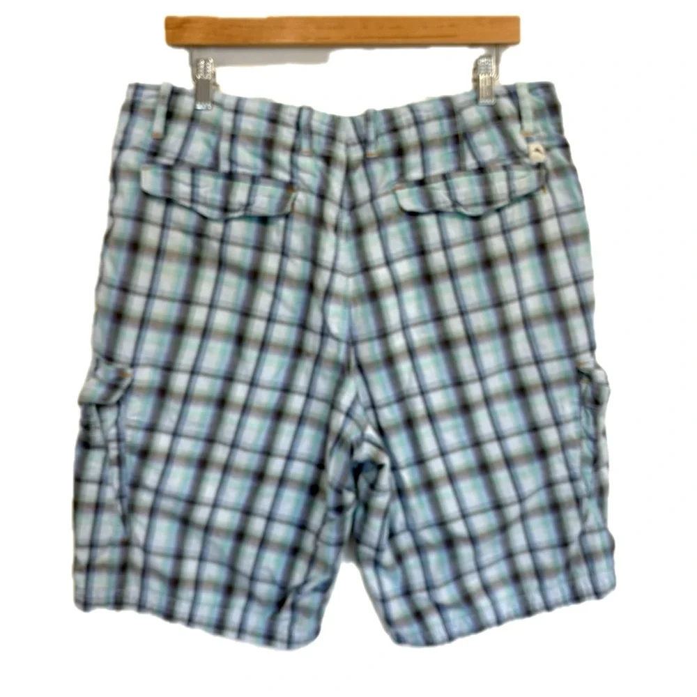 Tommy Bahama Jeans Mens Plaid Cargo Shorts Size 35 Light Blue Cotton Bermuda
